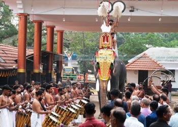 നവരാത്രി ആഘോഷത്തിരക്കിലമര്‍ന്ന് പിഷാരികാവ്