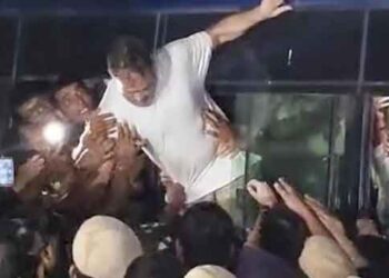 രാ​ഹു​ല്‍ ഗാ​ന്ധി​യു​ടെ പൊ​ലി​സ് ക​സ്റ്റ​ഡി; നാ​ളെ സം​സ്ഥാ​ന വ്യാ​പ​ക പ്ര​തി​ഷേ​ധ​ത്തി​ന് കെ​പി​സി​സി