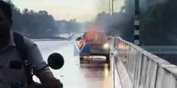 ദേശീയ പാതയില്‍ കാറിനു തീ പിടിച്ചു