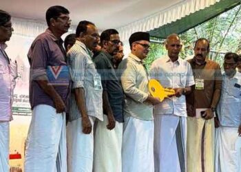 തല ചായ്ക്കാന്‍ ഇടമായി; ബൈത്തുറഹ്‌മ താക്കോല്‍ കൈമാറി