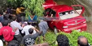 കാര്‍ തോട്ടിലേക്ക് മറിഞ്ഞ് അപകടം; നാലു വയസ്സുകാരി മരിച്ചു