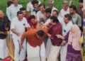 ജനപ്രതിനിധികളെ വെള്ളത്തില്‍ തള്ളിയിട്ട് കുളം ഉദ്ഘാടനം; സംഭവം പെരിന്തല്‍മണ്ണയില്‍
